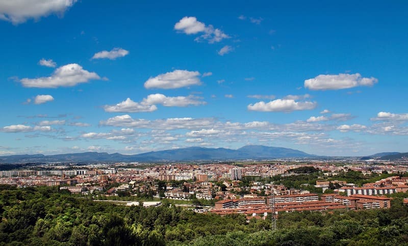 Panorama de Cerdanyola del Vallès, donde Hidrotec realiza Servicios de desatascos y limpieza de tuberías