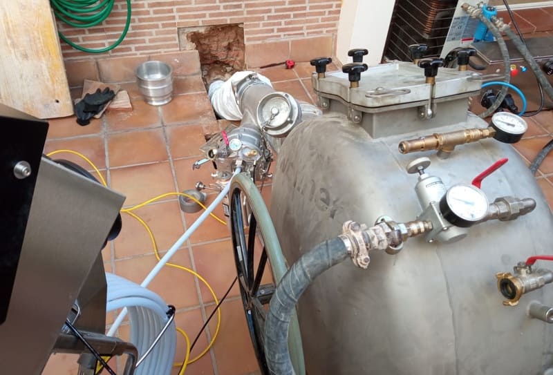 Durante la rehabilitación de una tubería mediante led.