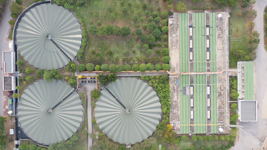 Vista aèria de planta de tractament d'aigua